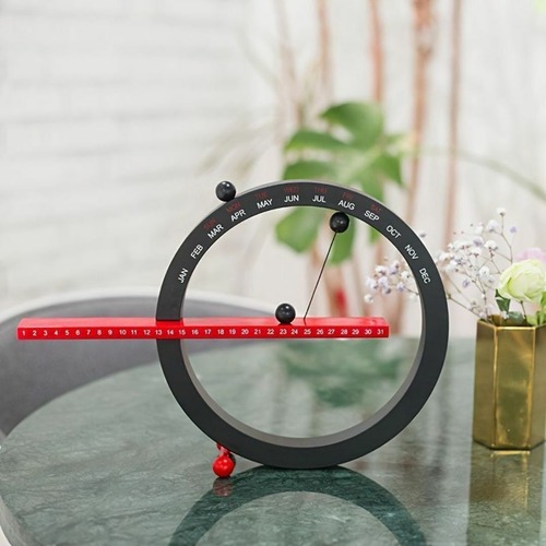 磁気ボール カレンダー ２色展開 クリエイティブカレンダー