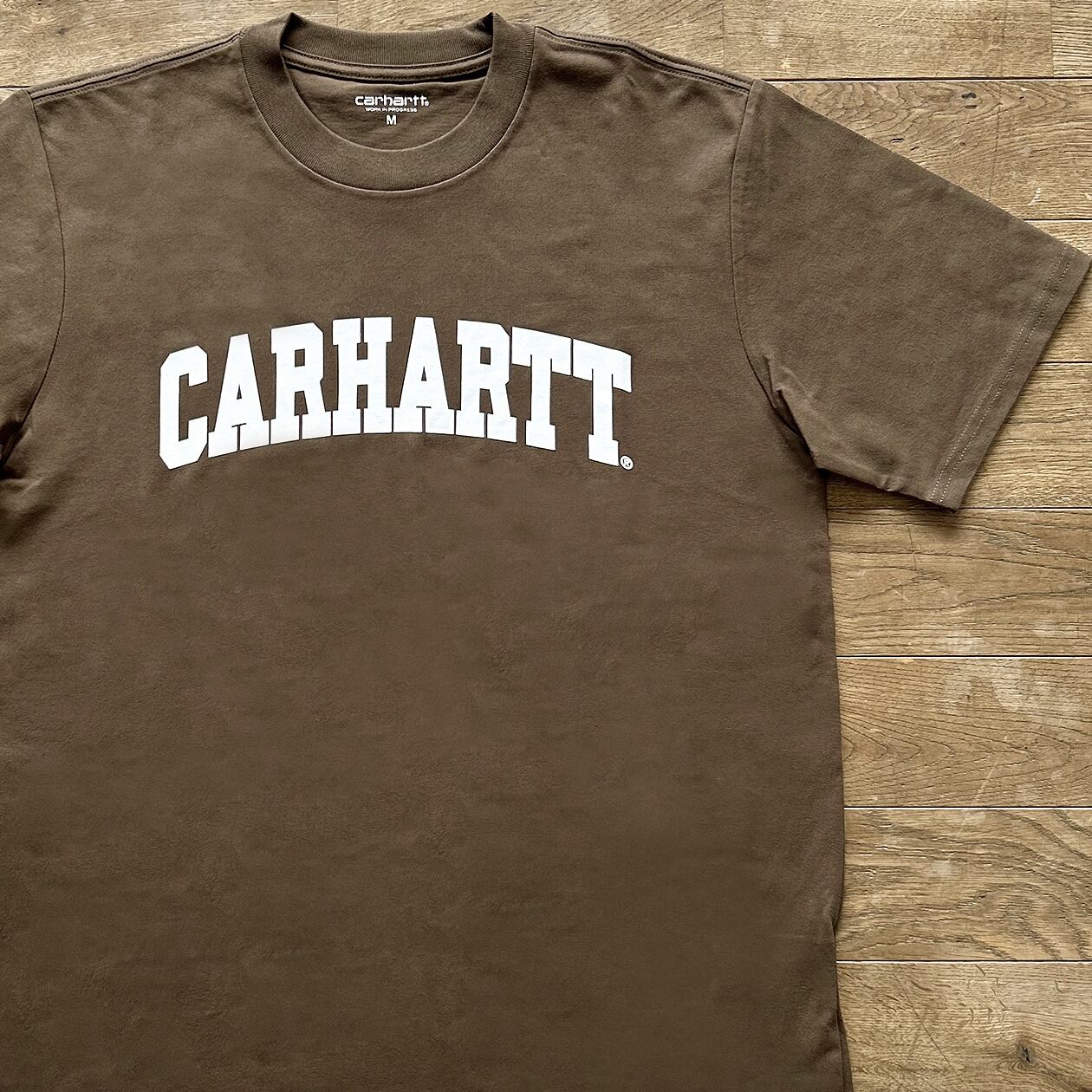 〈残り1点〉【Carhartt WIP】University Tシャツ（ブラウン）