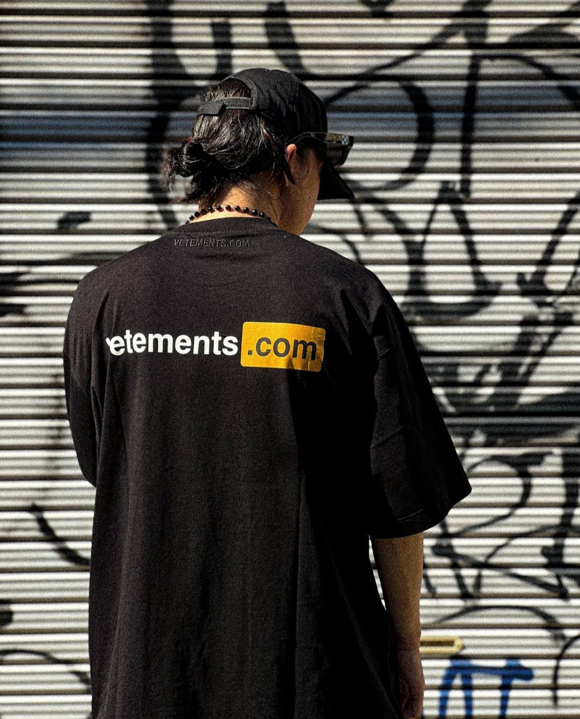 関税送料込◆VETEMENTS ヴェトモン◆XXX LOGO 半袖 Tシャツ VETEMENTS】XXX LOGO T-SHIRT(BLACK) | AYIN