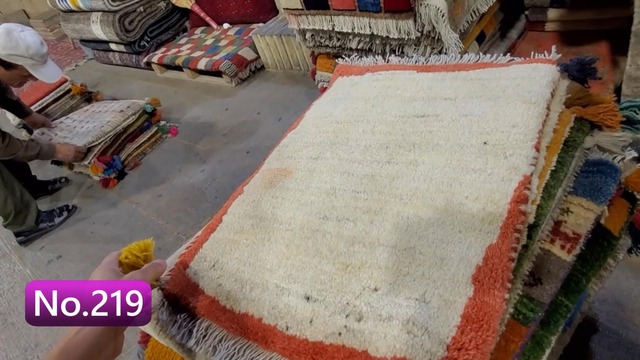絨毯クエスト43 後編【No.219】Gabbeh ※現在、こちらの商品はイランに置いてあります。ご希望の方は先ずは在庫のご確認をお願いします。