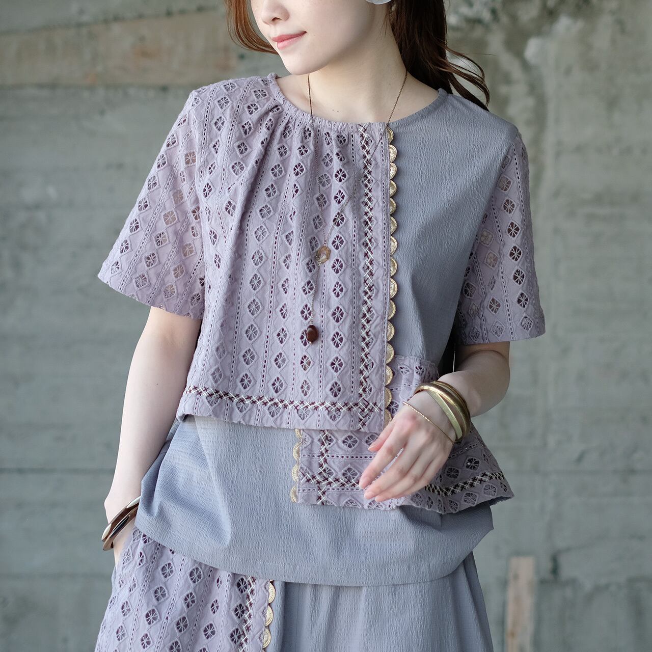 【再販】個性的×フェミニンなTシャツ!カットワークレース重なるプルブラウス(23s-11)ラベンダーver2
