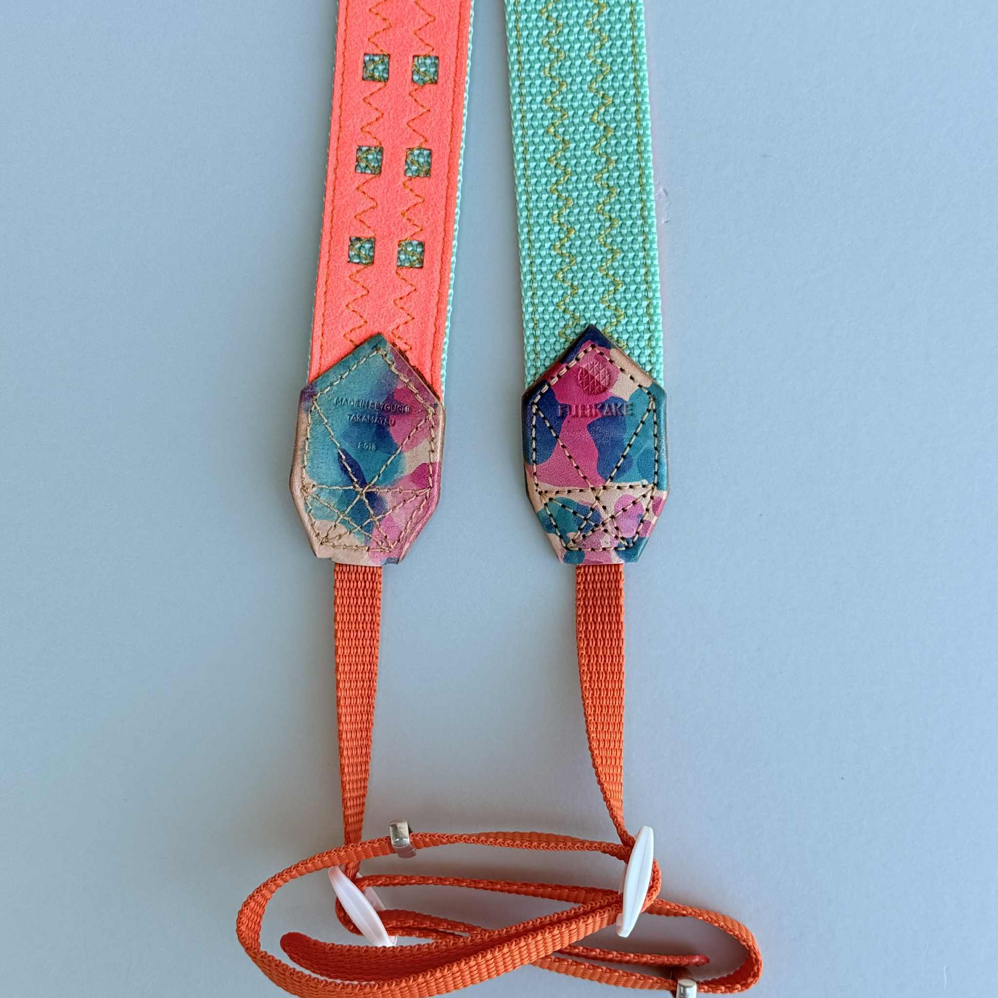 30mm幅カメラストラップミント裏地蛍光コーラル革ムラ染