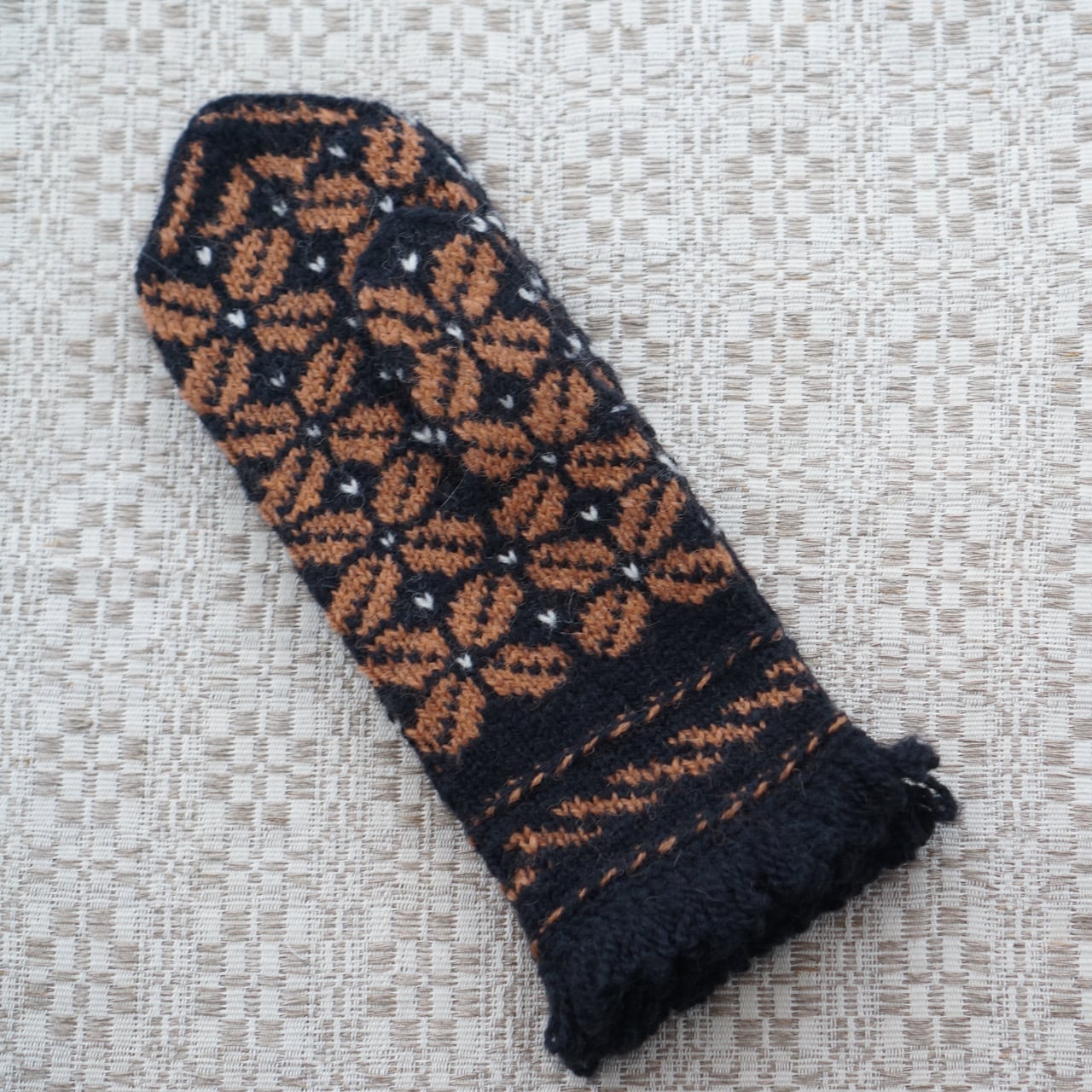 ラトビアの手編みのミトン　3