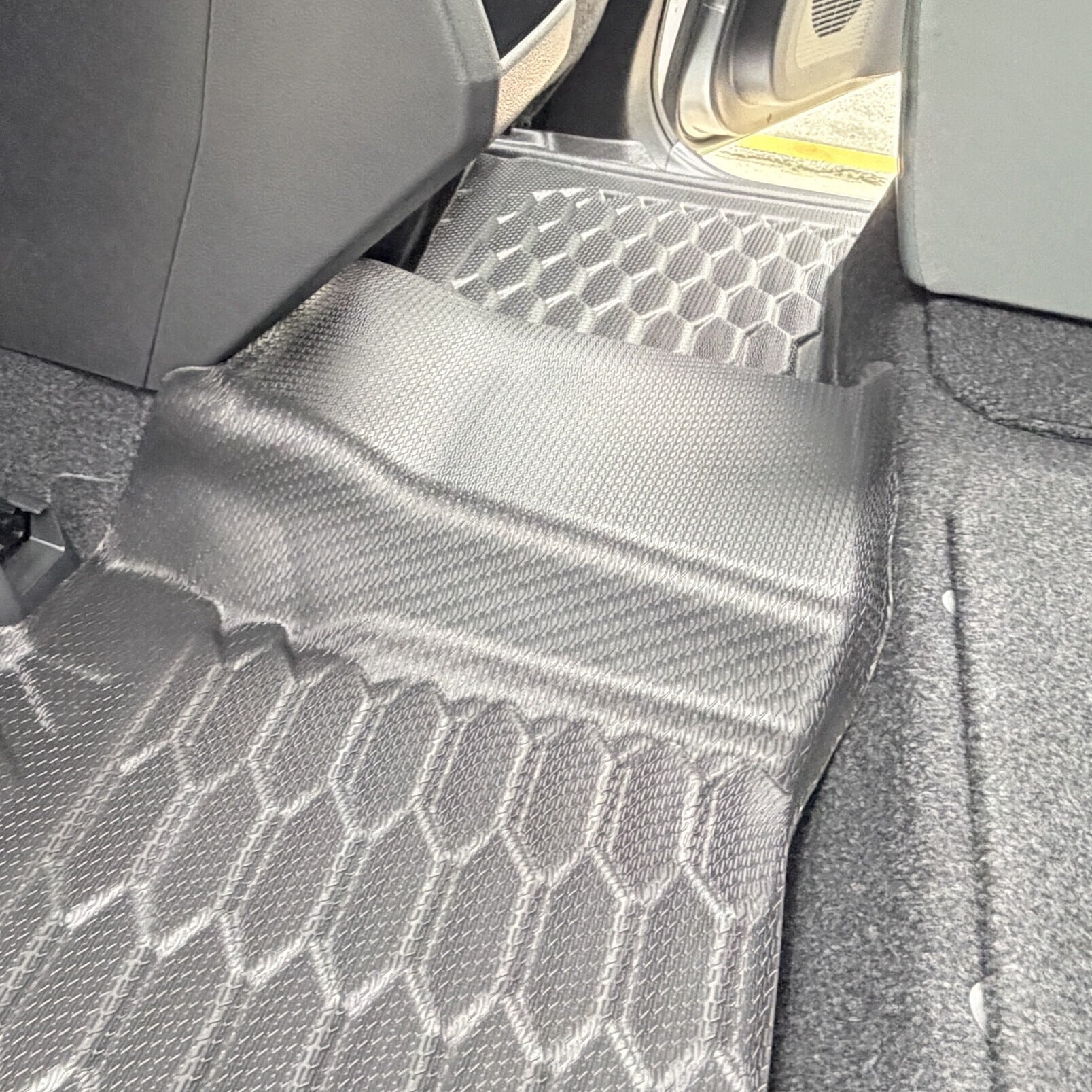 ARB 新型 ハイラックス GUN226 専用 ARBフロアマット | FD-camp 公式