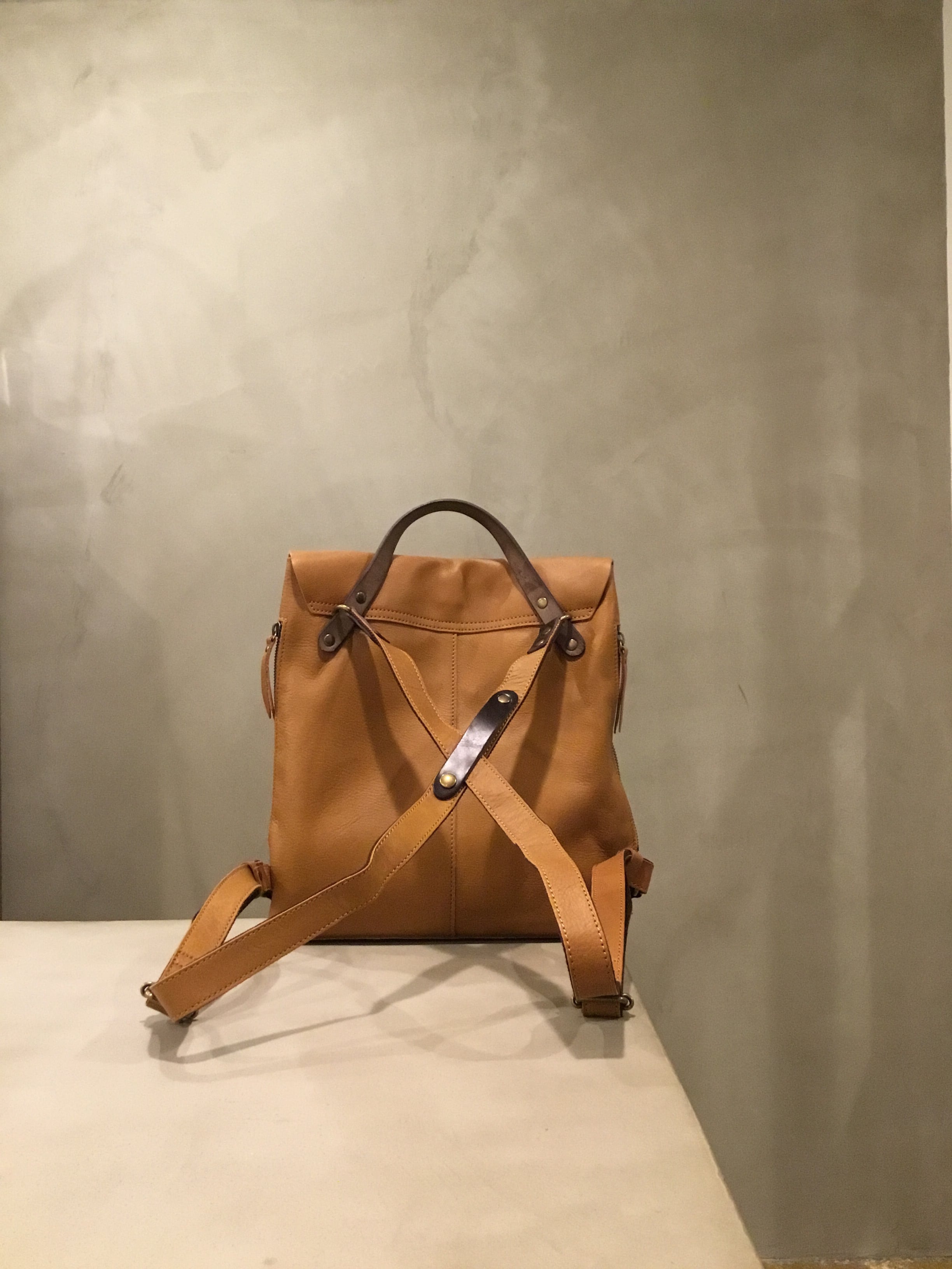 牛革フラップリュックSサイズ | -LESS (レス) 革鞄ショップ 牛革フラップリュックSサイズ | -LESS (レス) 革鞄ショップ