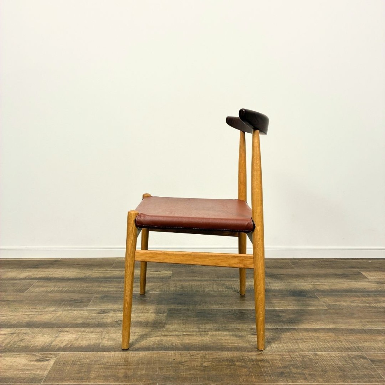 NOWHERE LIKE HOME Dining Chair LYS ノーウェアライクホーム ダイニングチェア リス PVCブラウン ウォルナット×オーク カバーリング 関家具【中古】【東京都内限定送料無料】