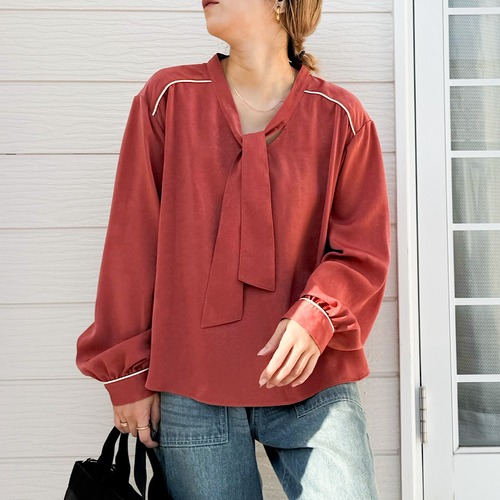 ラインボウタイブラウス