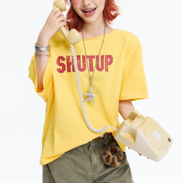 off-shoulder loose logo print short-sleeved tee　オフショルダールーズロゴプリント半袖ティー　J1896
