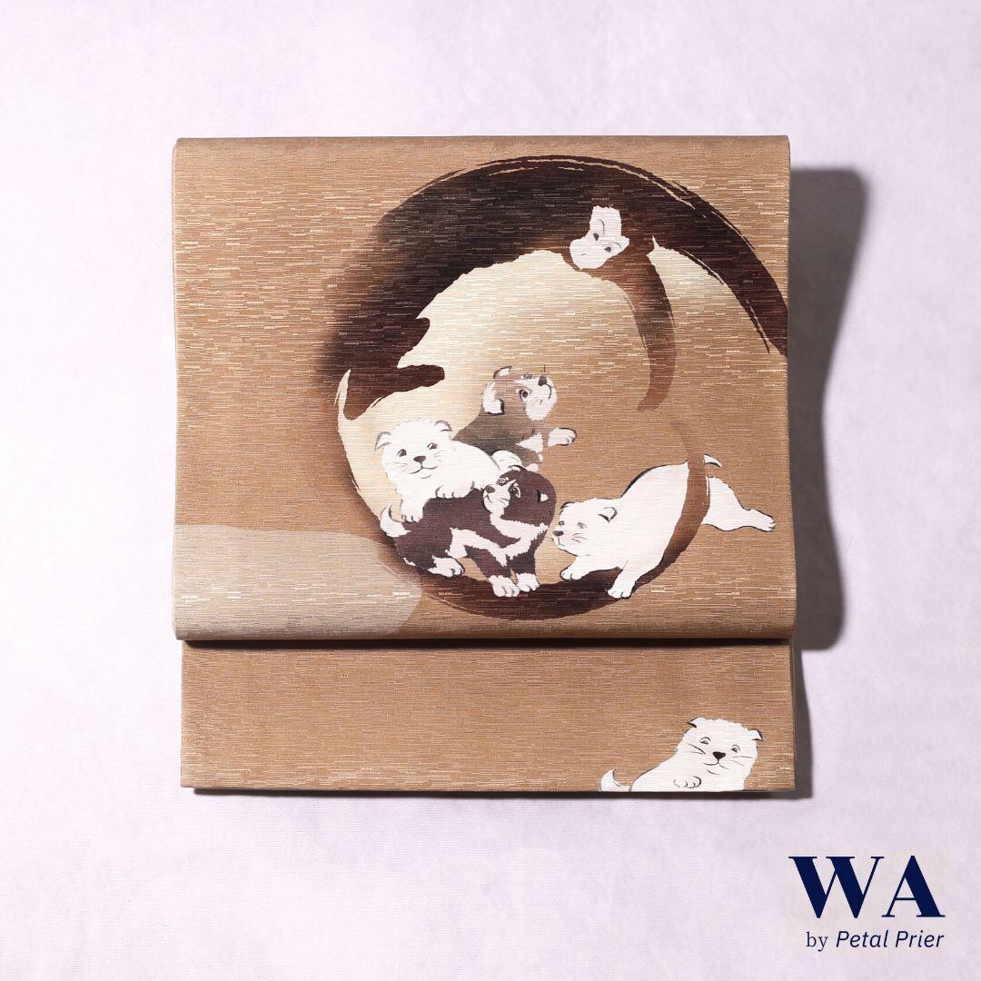*. 再入荷 .*  新品・未使用 WAKKA 正絹 京袋帯【Let's Sing／ベージュ】お仕立て上がり 着物 帯 カジュアル 一重太鼓 OB-54 楽天市場】WAKKA 正絹 京袋帯 【Let's Sing／ベージュ】 仕立て上がり