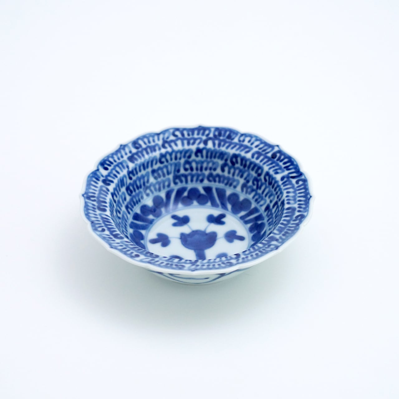 染付石垣紋13cm輪花小鉢
