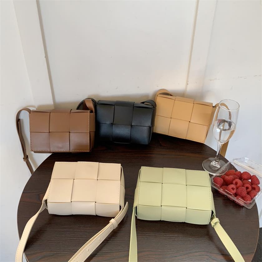 intrecciato shoulder box bag m0292