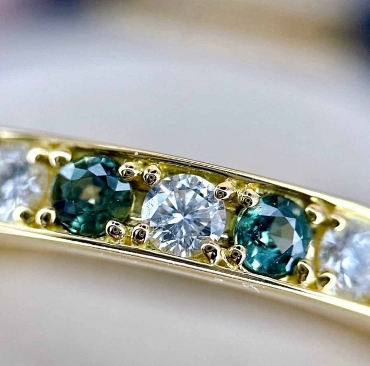 アレキサンドライトダイヤモンドハーフエタニティリングK18YG計0.59ct