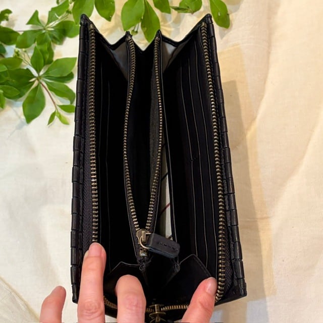 次回入荷分より値上げになります。B.stuff　Wメッシュのお財布