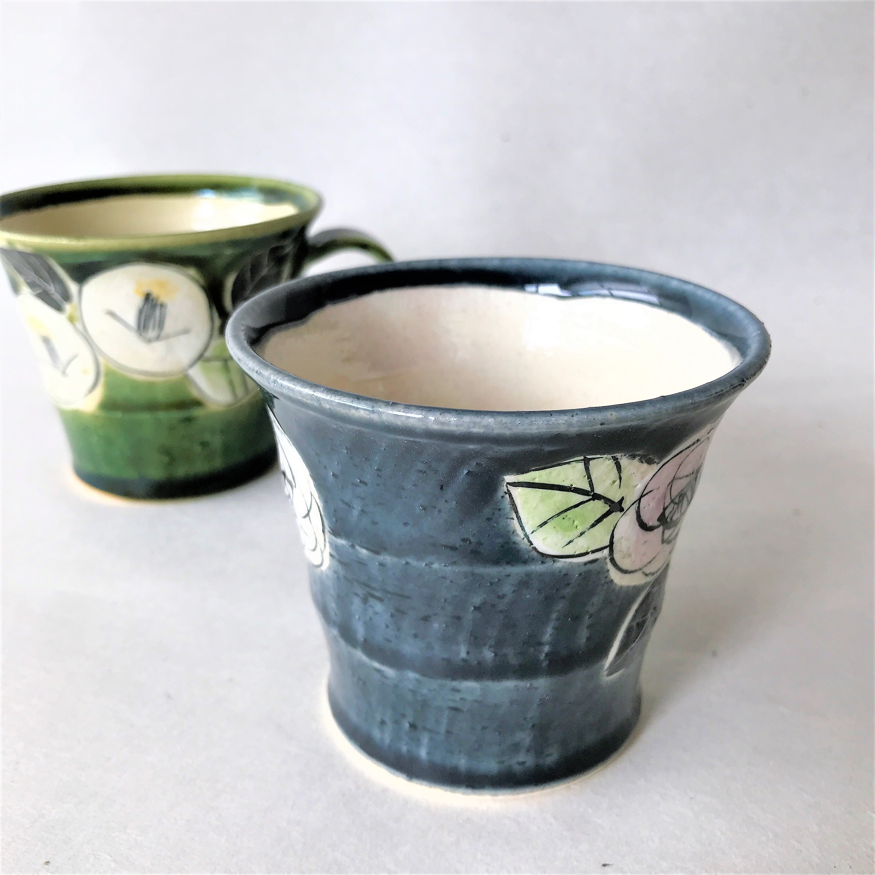 カップ&ソーサー 藍ばらと織部黒椿