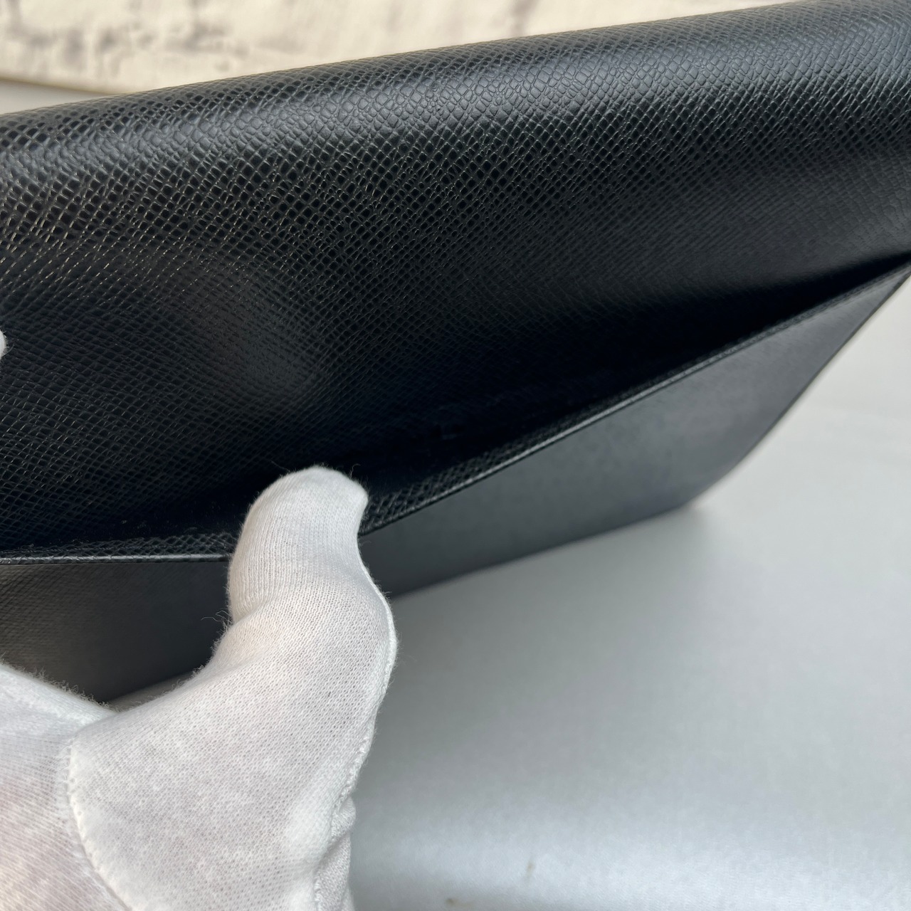 LOUIS VUITTON ルイヴィトン  タイガ レザー ハンドバッグ ブラック A-10535