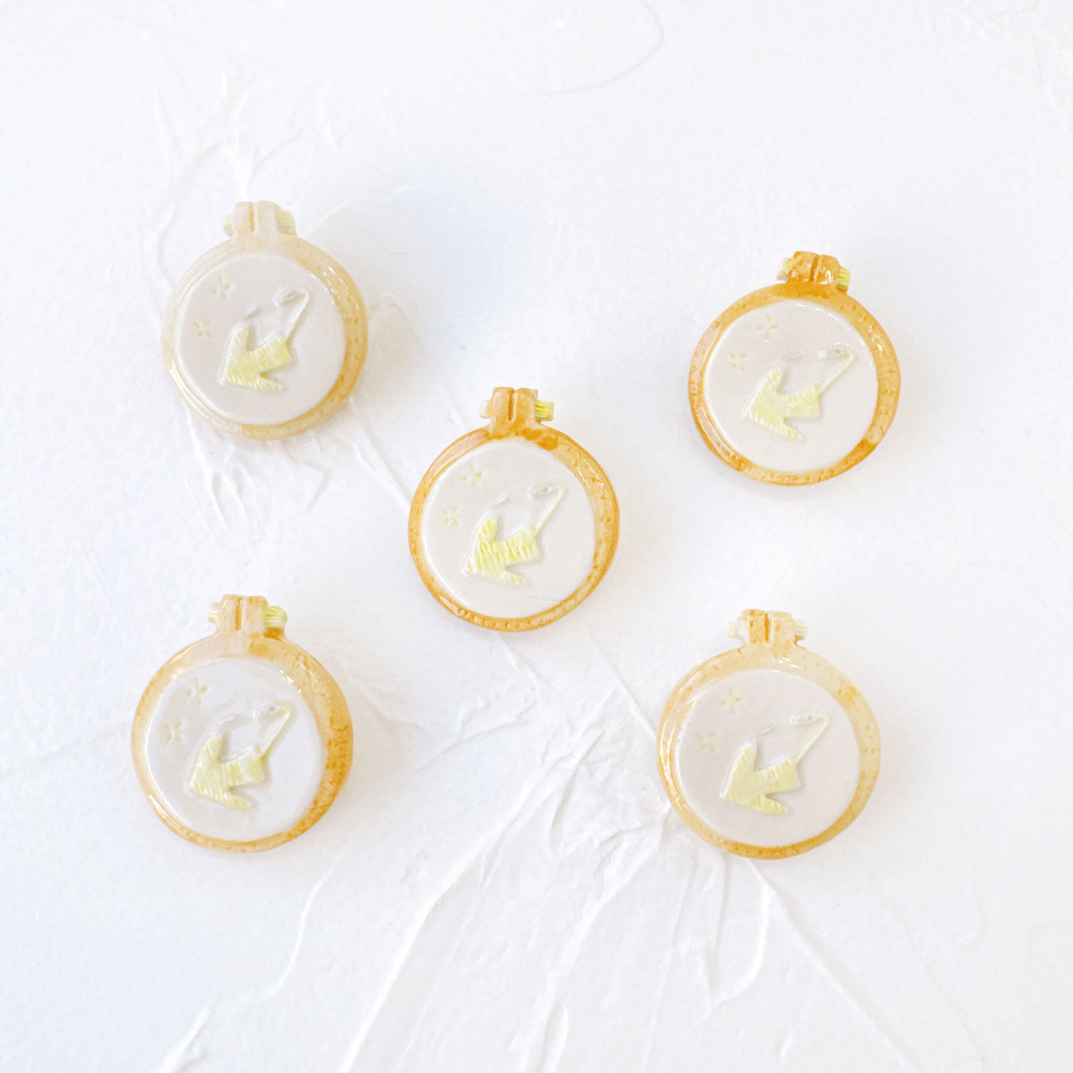 刺繍枠ブローチ (梶山友里） | Net store アンナとラパン