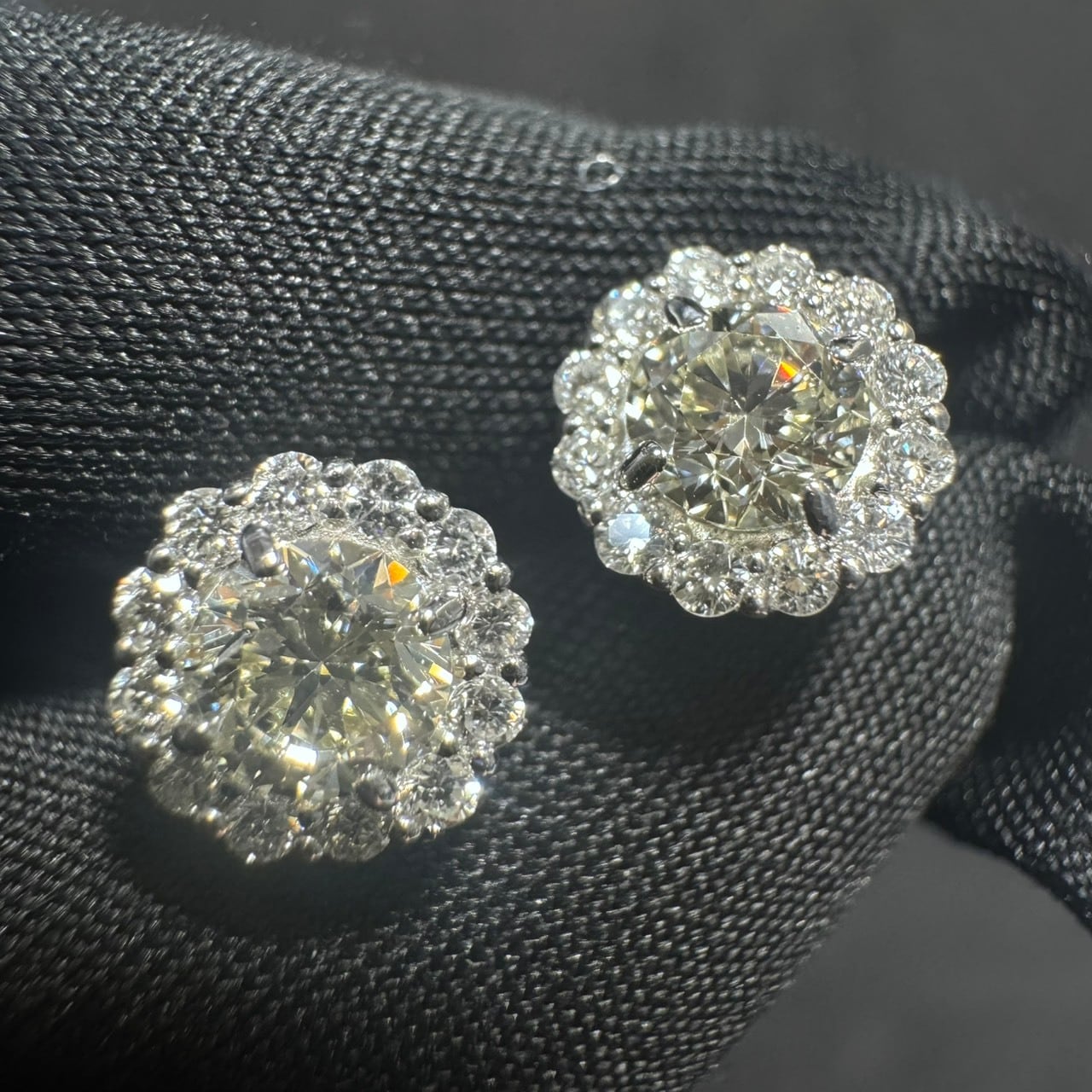 Pt900 0.623ct ダイヤモンド ヘイロー(取り巻き) ピアス | カオキ