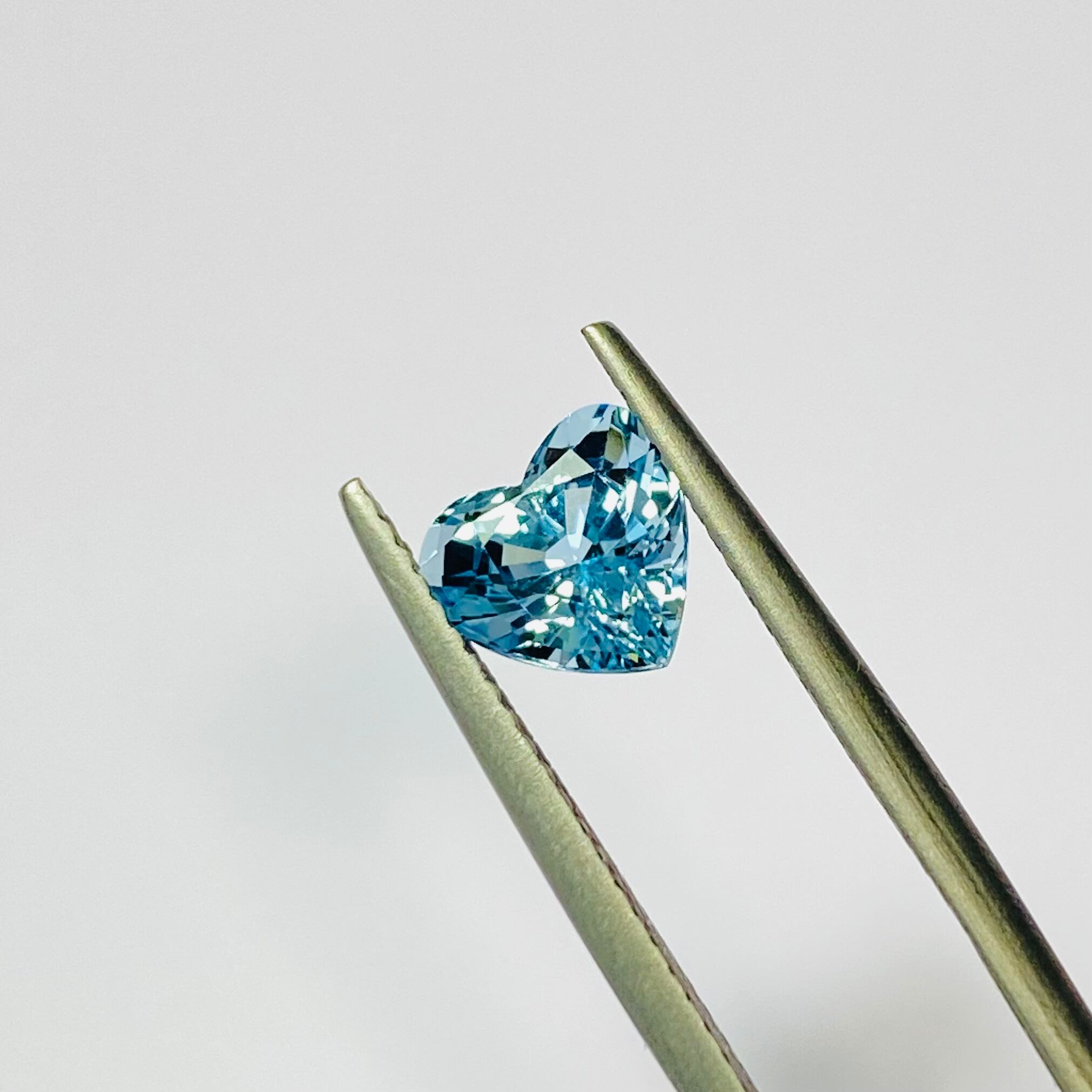 みずみずしいアクアマリンハートシェイプ