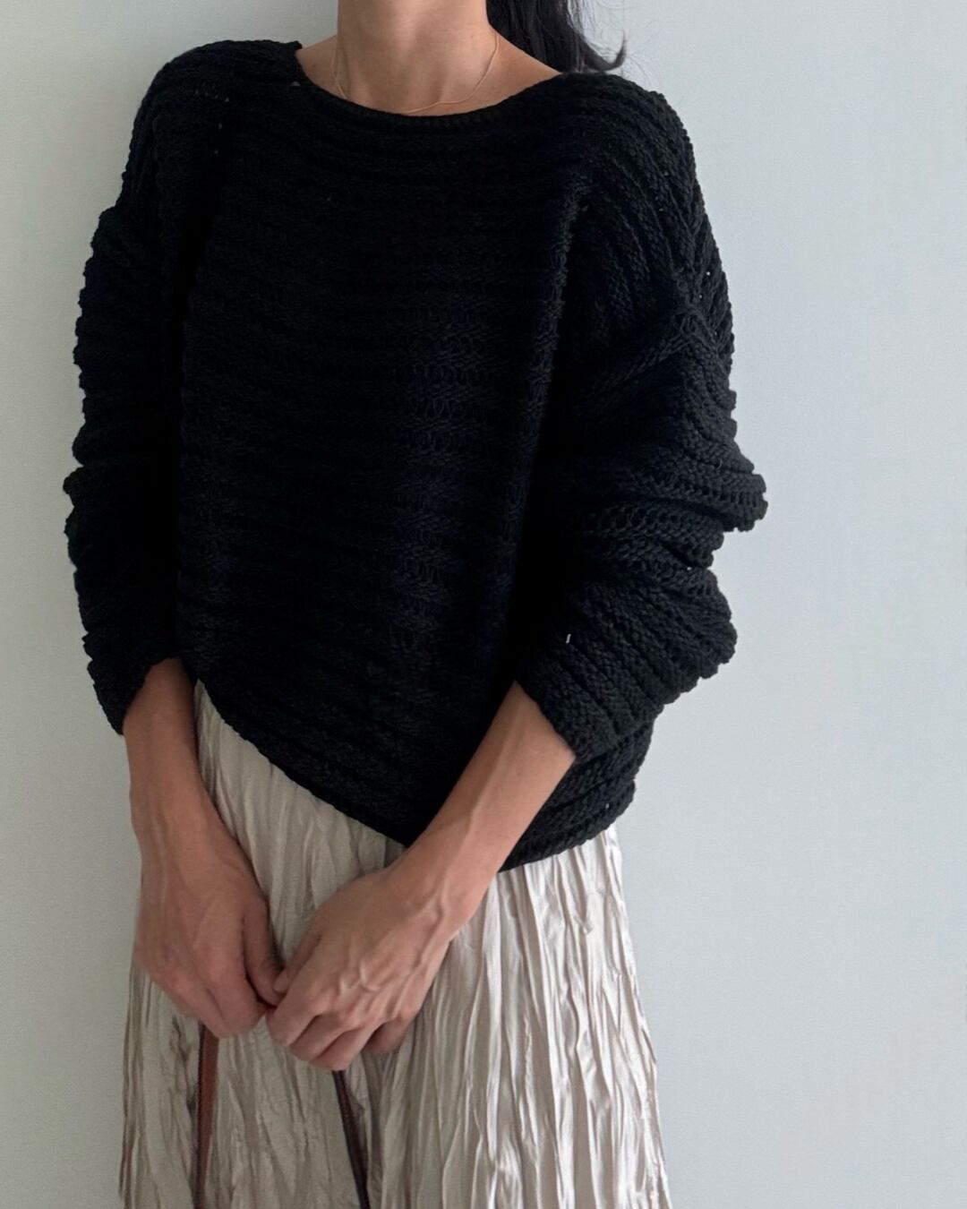 ボートネックリブニット