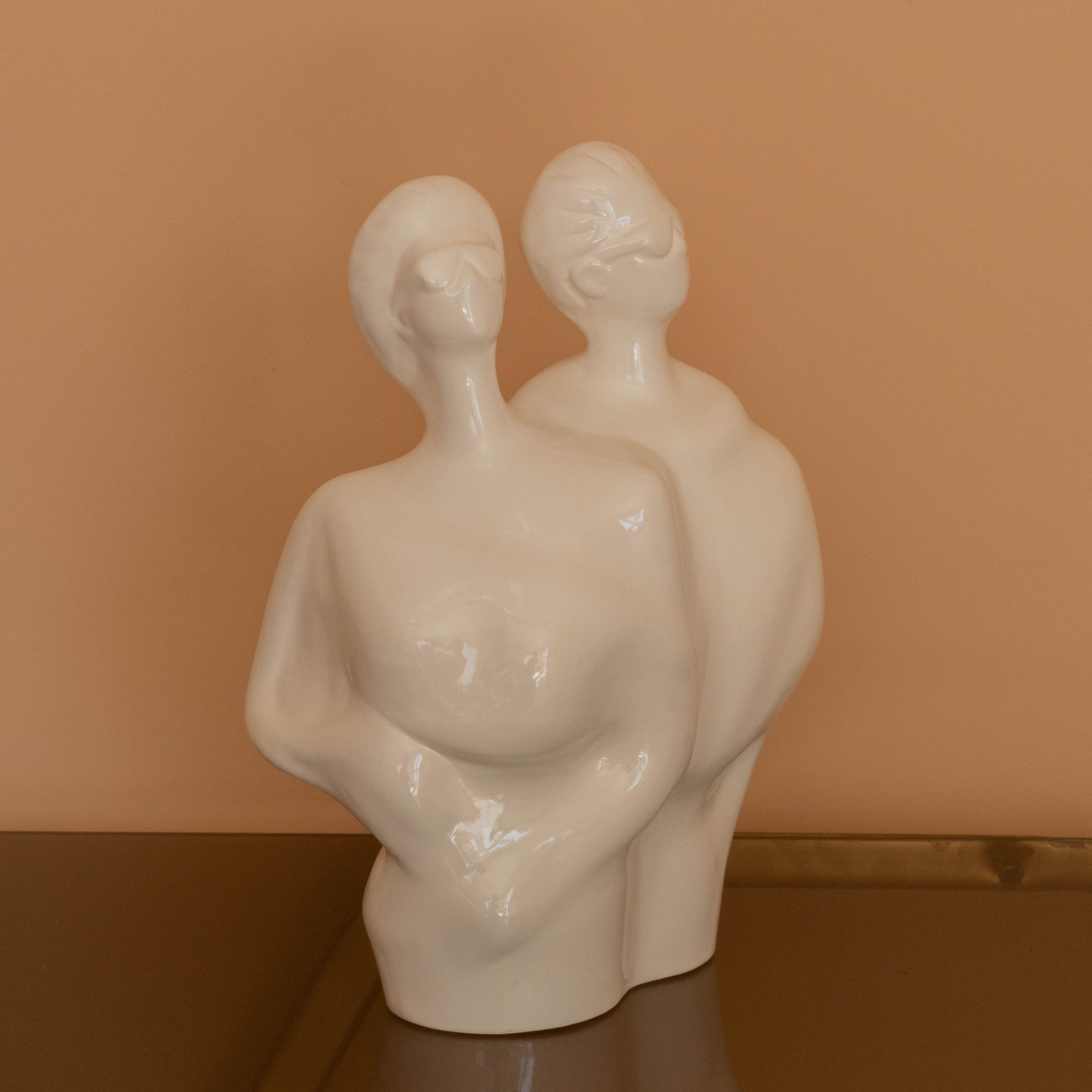 Lovers Statue