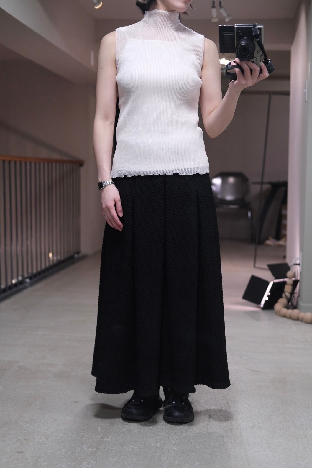 CFCL】HYPHA LUCENT GLITTER SLEEVELESS TOP -EGGSHELL PINK-OPAL- | loop