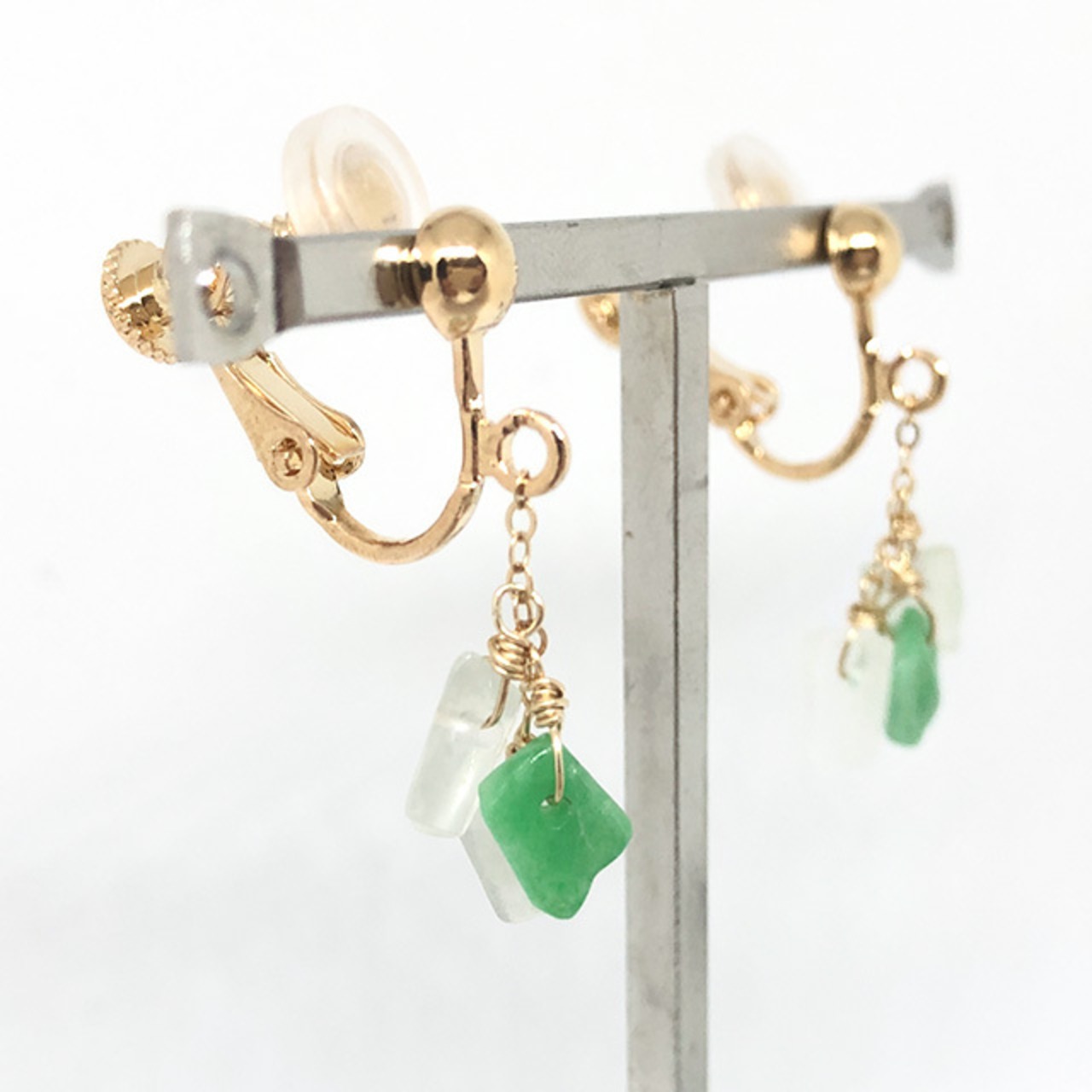 氷翡翠とグリーンの翡翠の組み合わせが爽やか! 翡翠kakeraチェーンピアス・イヤリング A貨翡翠 jd_mm1045