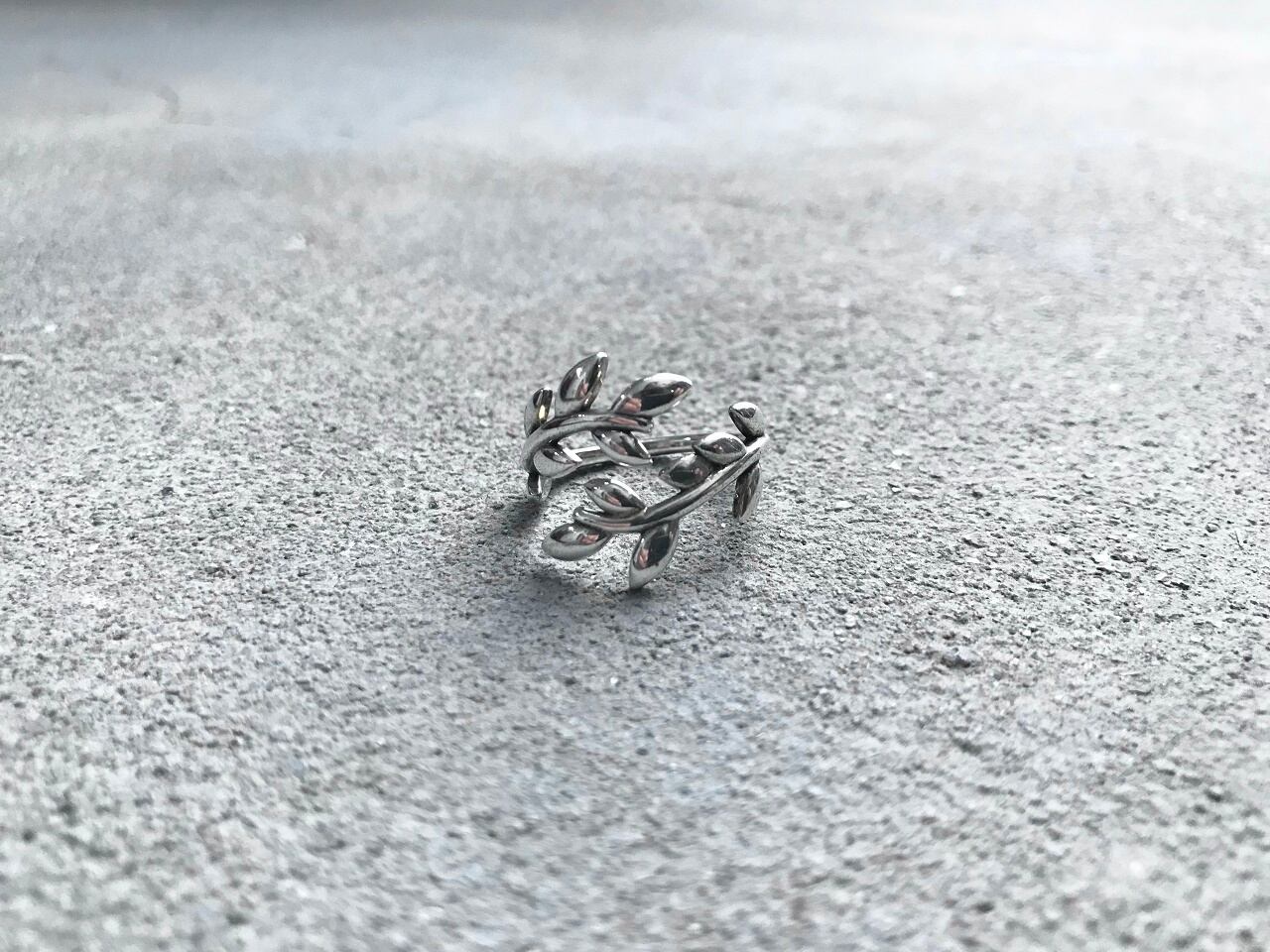 Tiffany & Co. "Paloma Picasso" Olive Leaf Bypass Ring silver 925