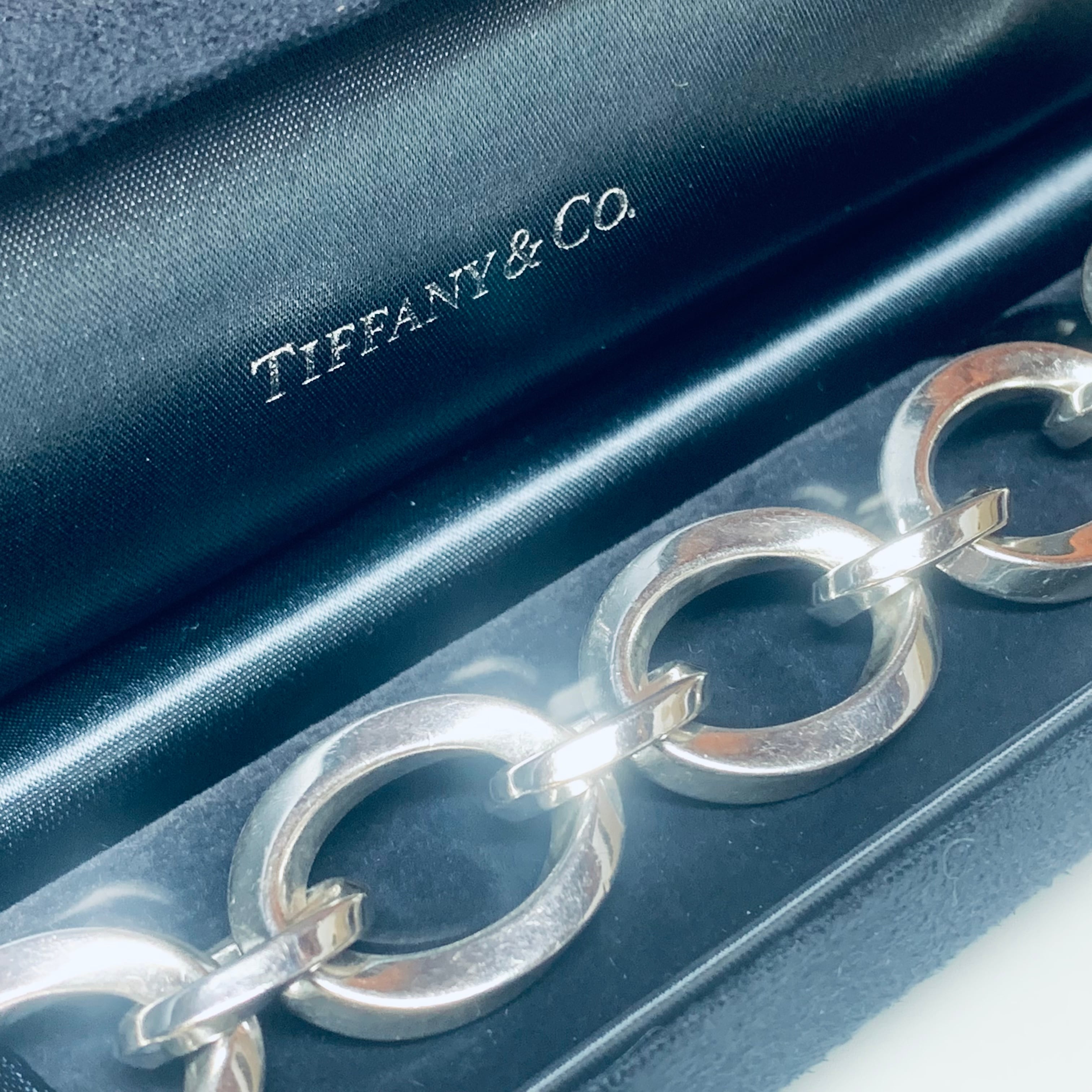 保証書あり　TIFFANY OVALTWIST LINK BRACELETそのほか黒い細長いケースあり