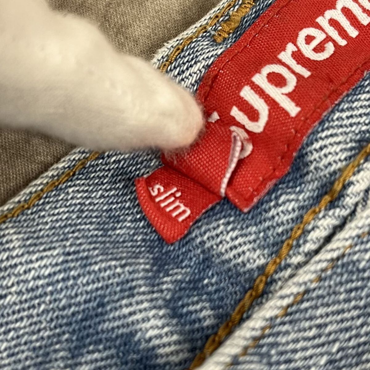 Supreme スリムジーンズ