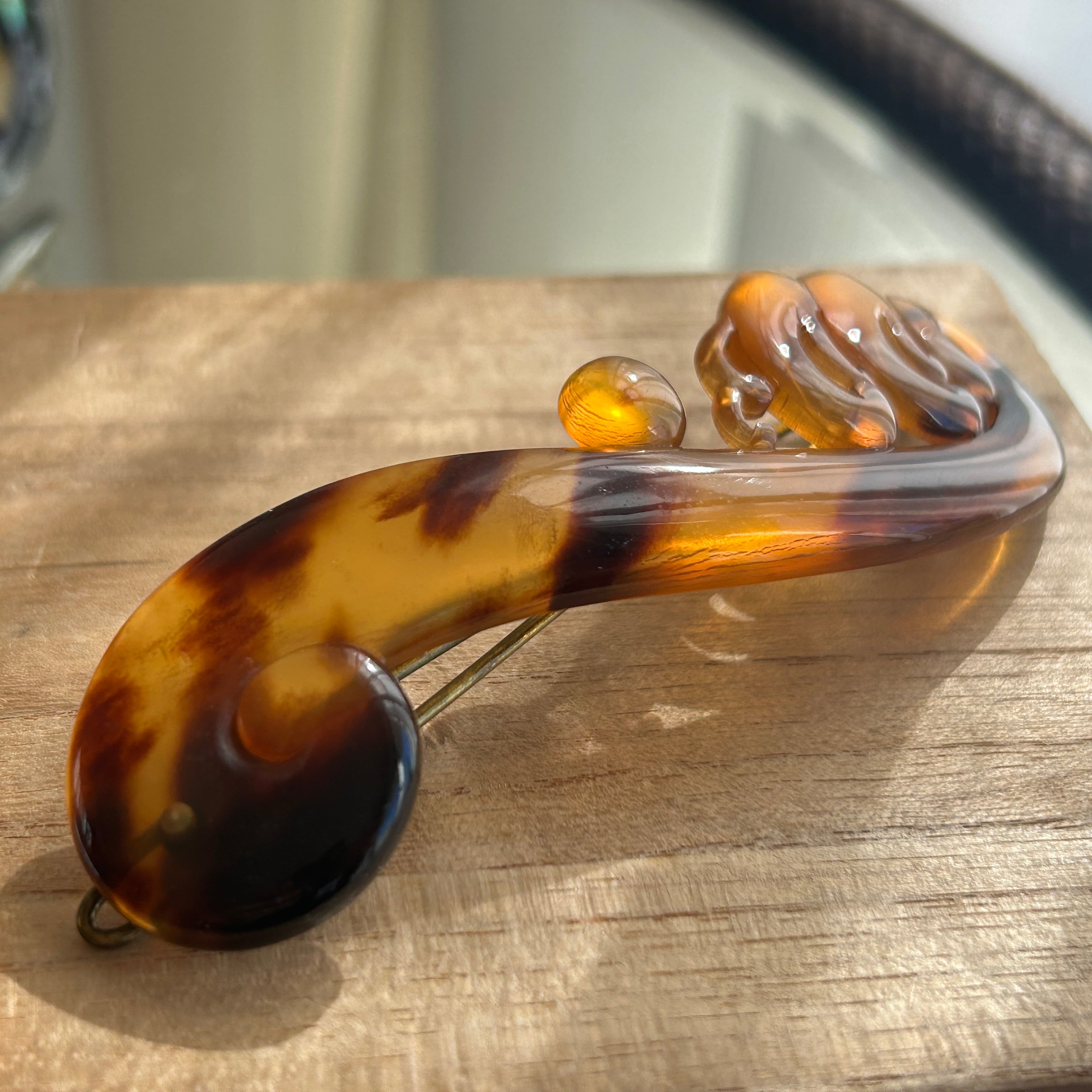 アンティーク　浪に飛沫しらたまの髪留め