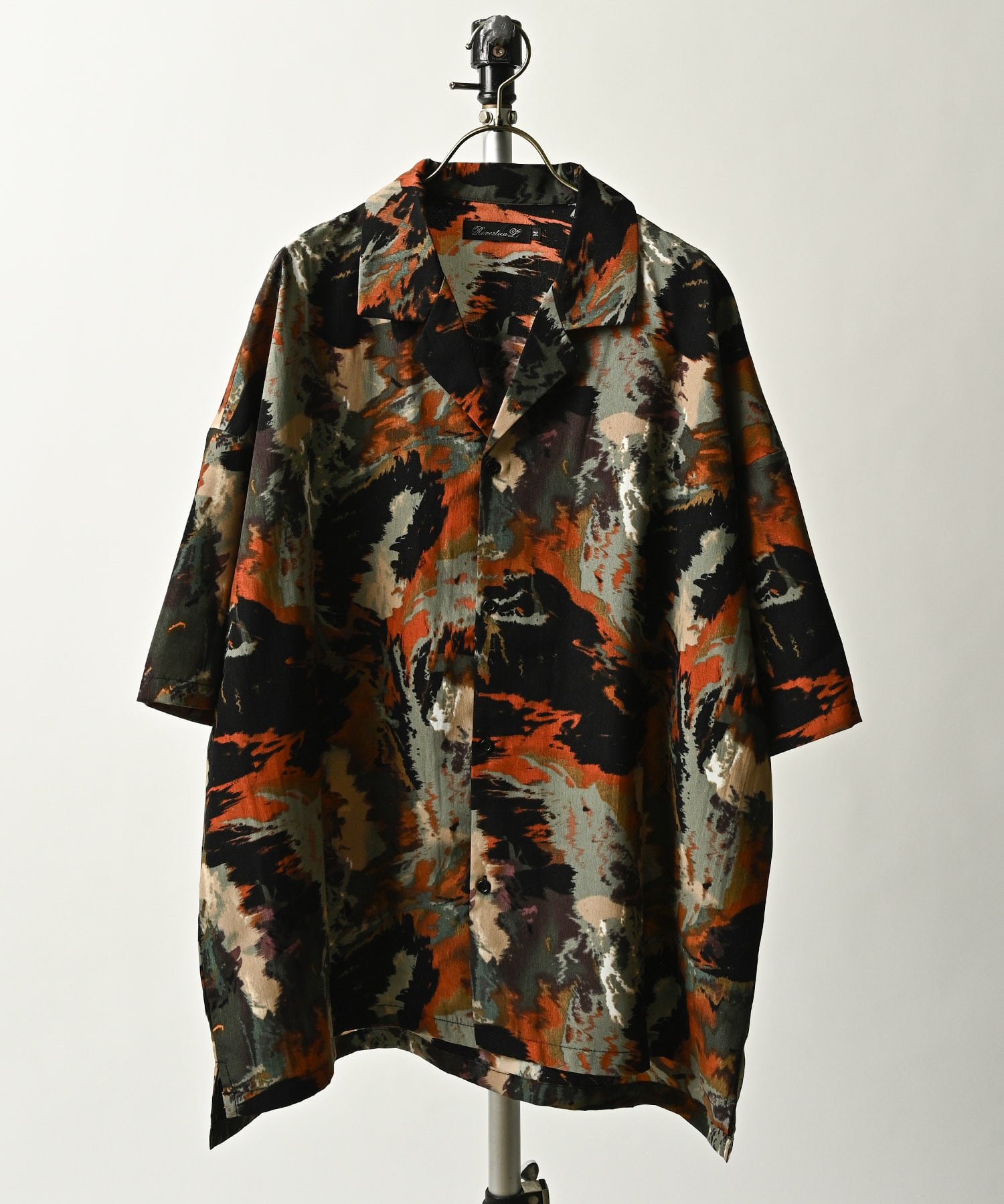 Revertical All-over print big silhouette open collar shirt (3) RV8960
