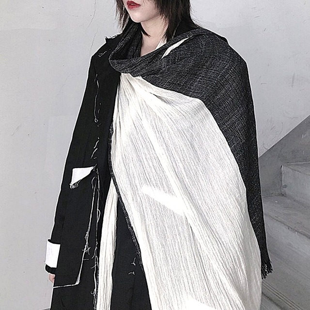 Monochrome fringe crinkle shawl C0126