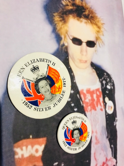 5.8ｃｍ Silver Jubilee 1977 Badge
