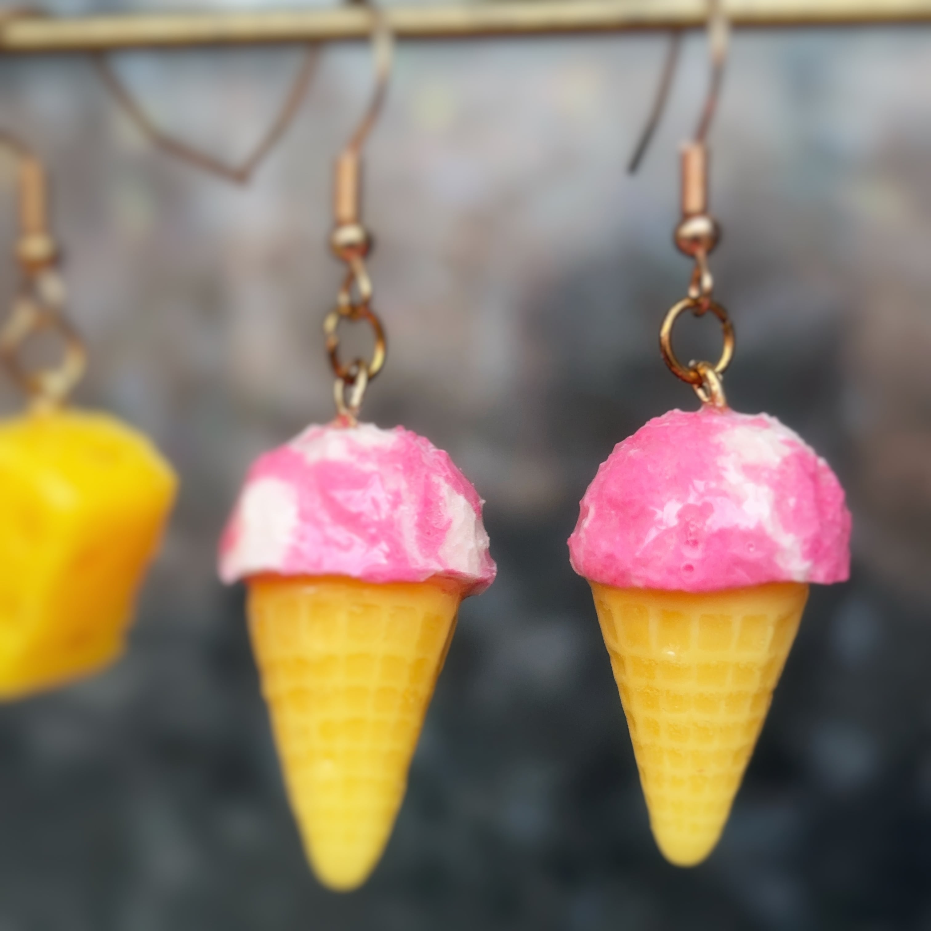 SALE‼️即日発送【溶けない魔法】アイスクリームのミニピアス レジン