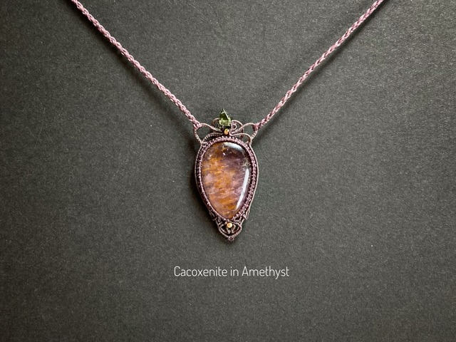 カコクセナイト in アメシスト macrame necklace