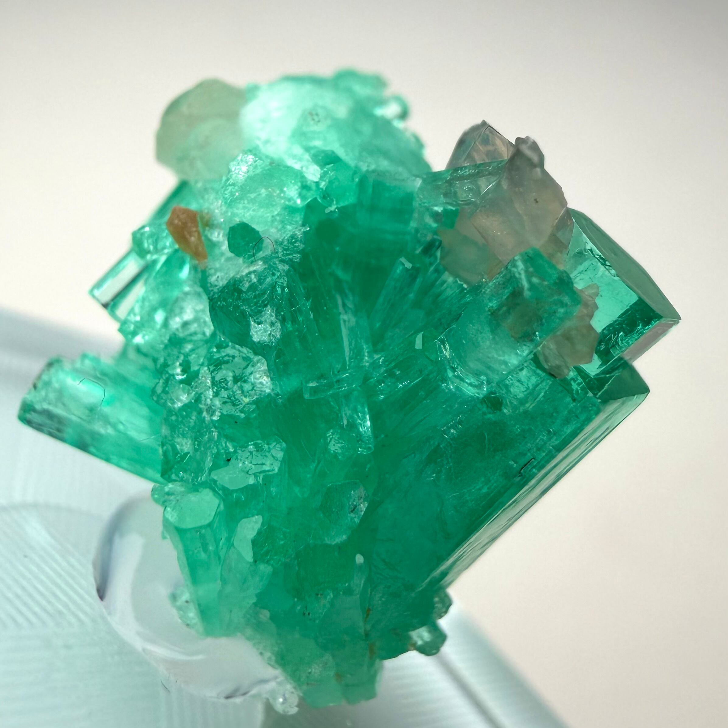 エメラルド / カルサイト【Emerald with Calcite】コロンビア産