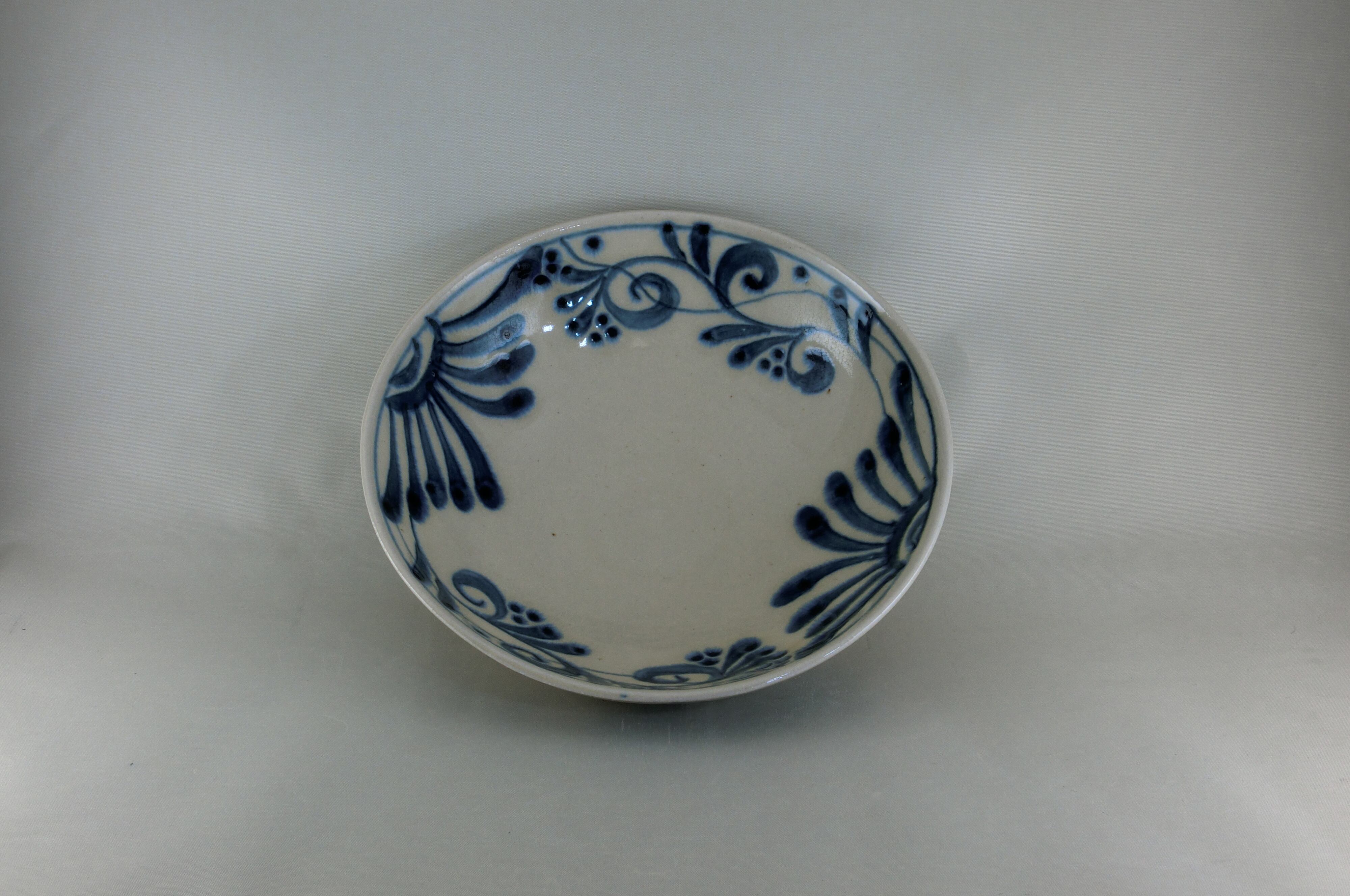 つる唐草丸鉢（宗山窯）