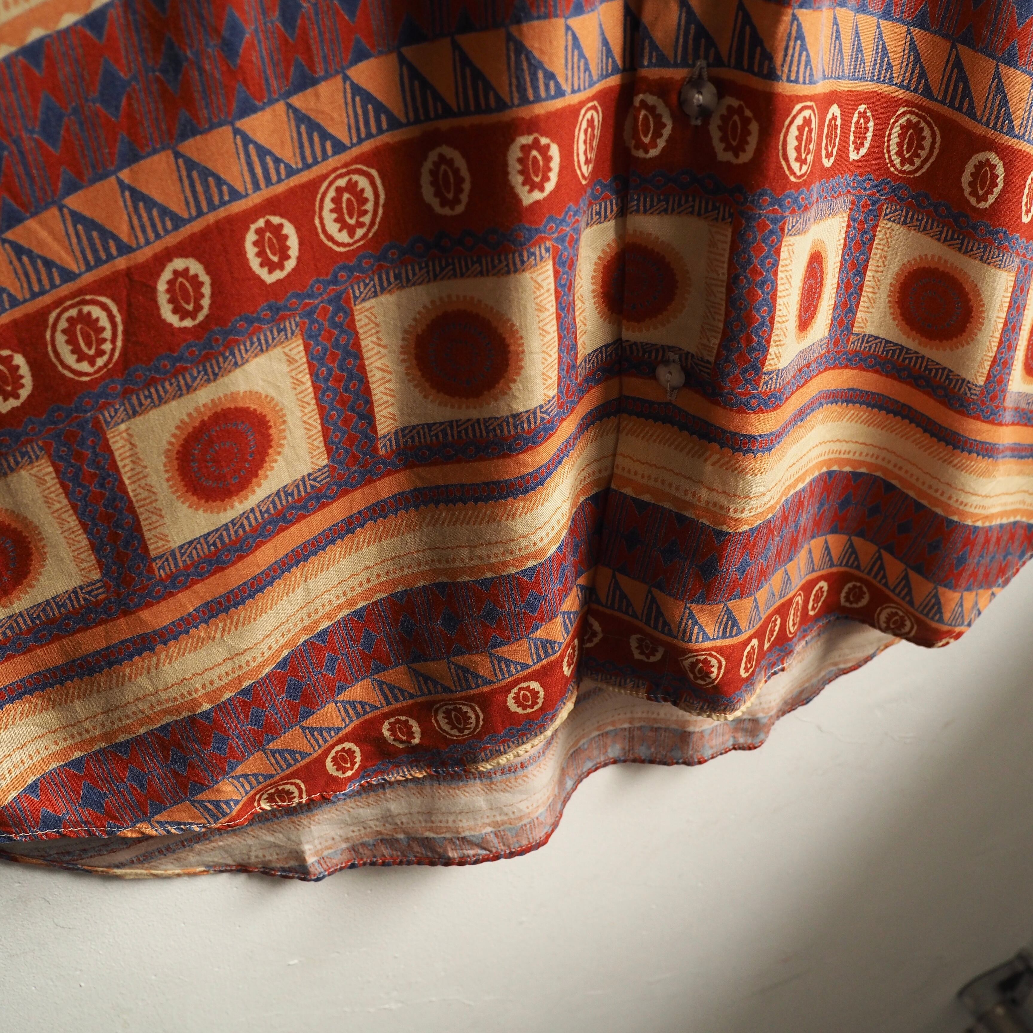 1990s ” Lapas homme ” Calm ethnic pattern vintage Drape loose rayon shirt