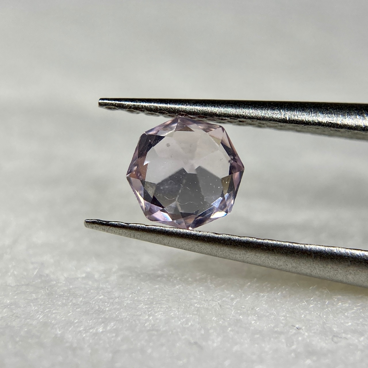 お花みたいなスピネル 淡いピンク系 約4.5mm r-0122