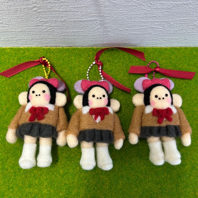 白ギャルゴリ子　羊毛フェルト　キーホルダー