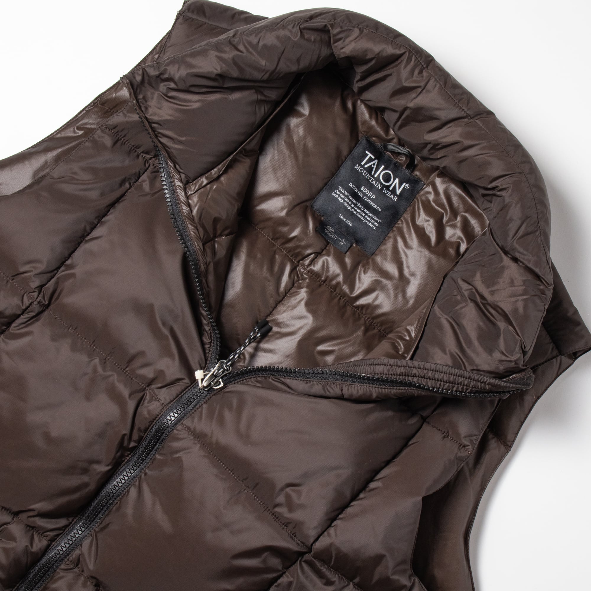 UNISEX】マウンテン パッカブル ボリュームダウンベスト / ダーク