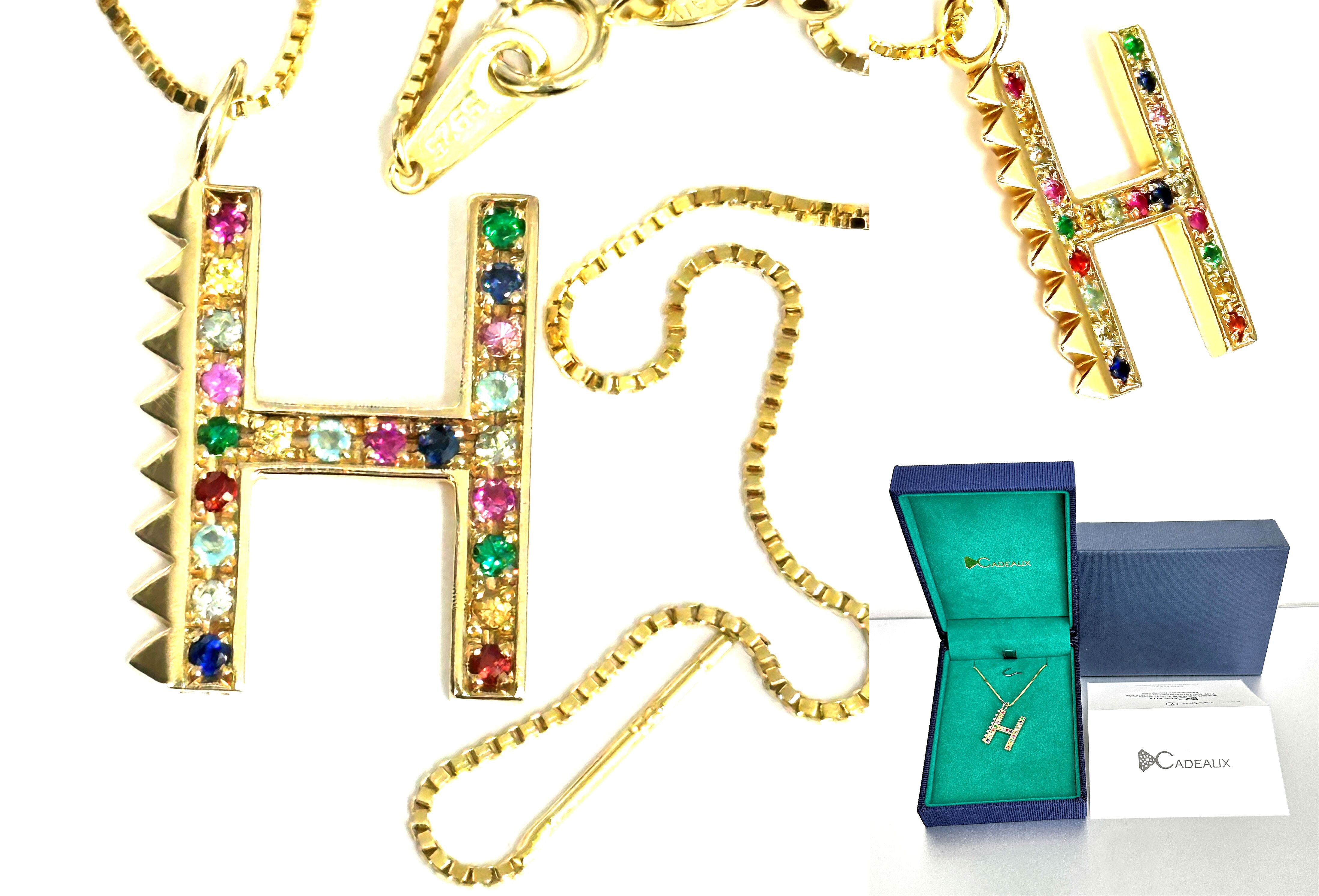 cadeaux カドー スタッズ イニシャル ペンダント K18 YG H エメラルド サファイヤ ルビー マルチカラー ネックレス チェーン付 定価462000円 入手困難 ギャランティー 完備 保証書 イエローゴールド