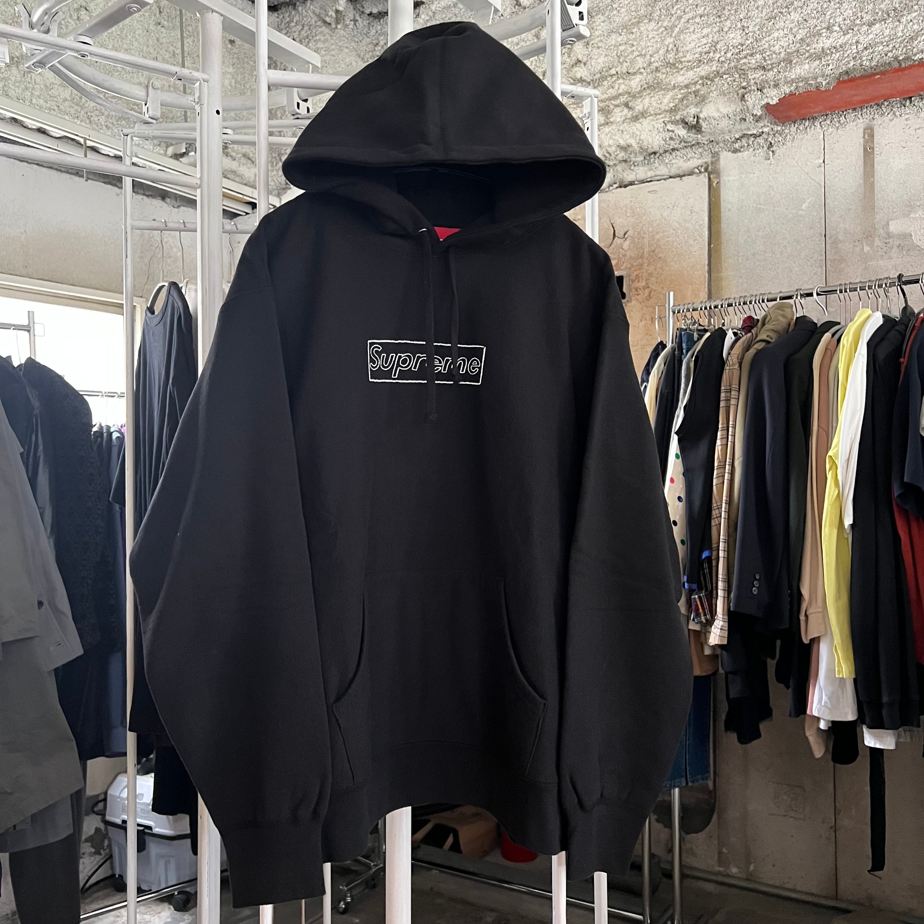 Supreme シュプリーム KAWS Chalk Logo Hooded Sweatshirt パーカー SIZES【表参道t |  ブランド古着Brooch powered by BASE