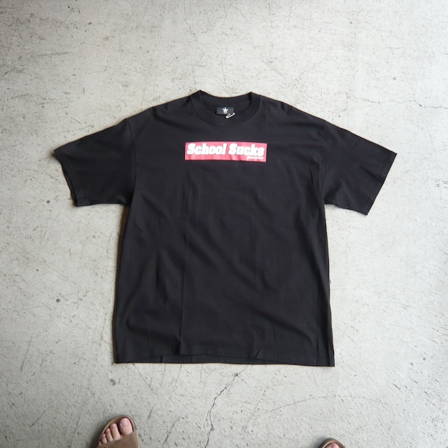 90s Serial Killer “SCHOOL SUCKS”  Tシャツ