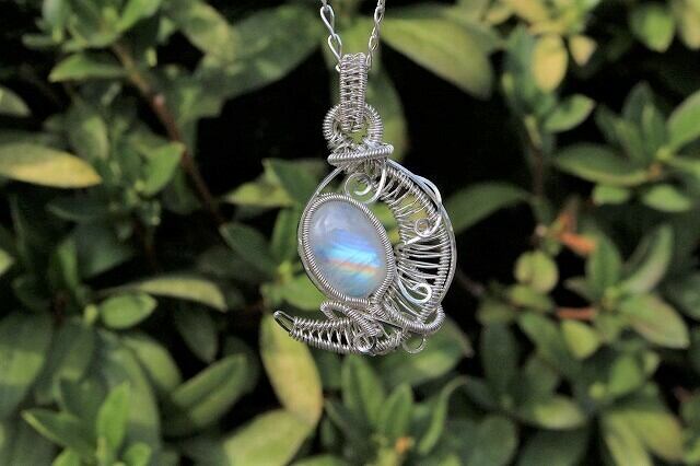 Rainbowmoonstone silver925 wirewrapping moon pendant