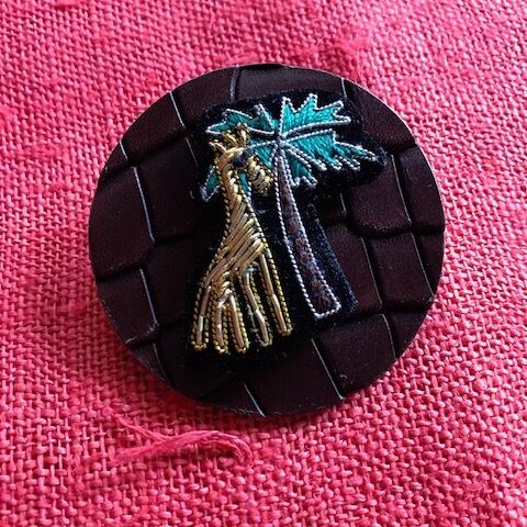 Fil D'araignee Embroidered Pins / フィルダレニエ キリン ピンバッジ