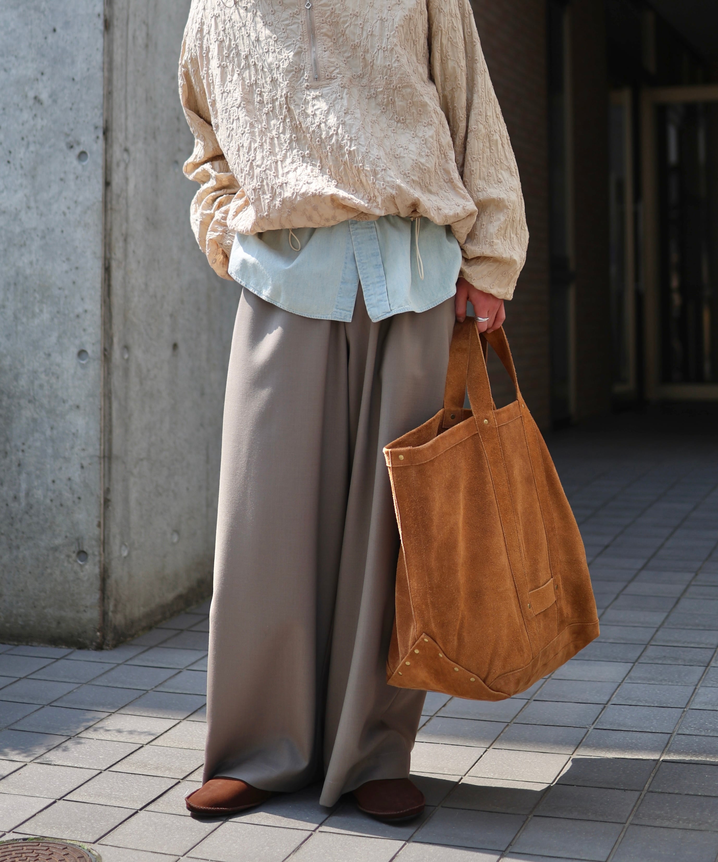 UNIVERSAL PRODUCTS. / 261-60514 SUMMER WOOL WIDE TROUSERS (GREIGE