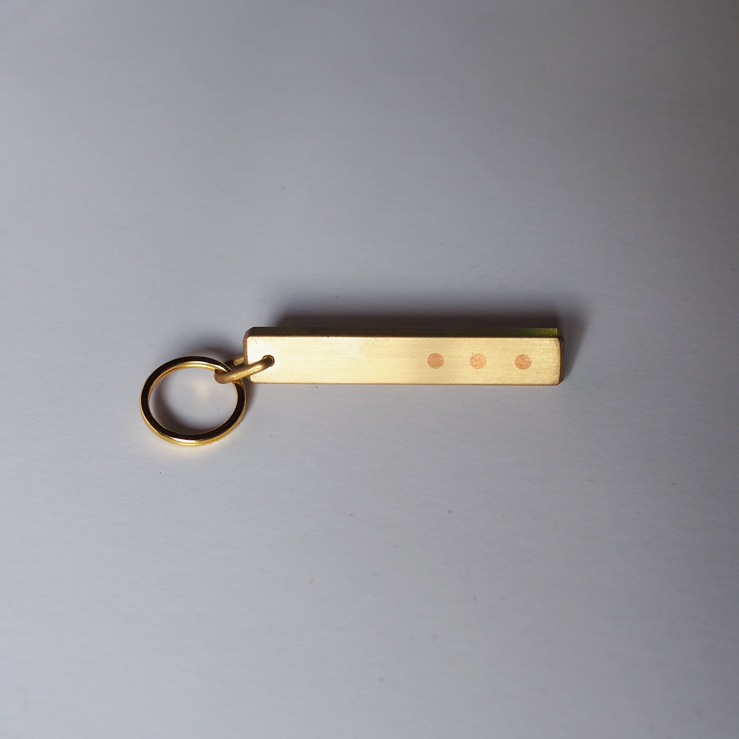 真鍮と銅のキーホルダー｜経年変化を楽しむ、シンプルで美しいミニマル