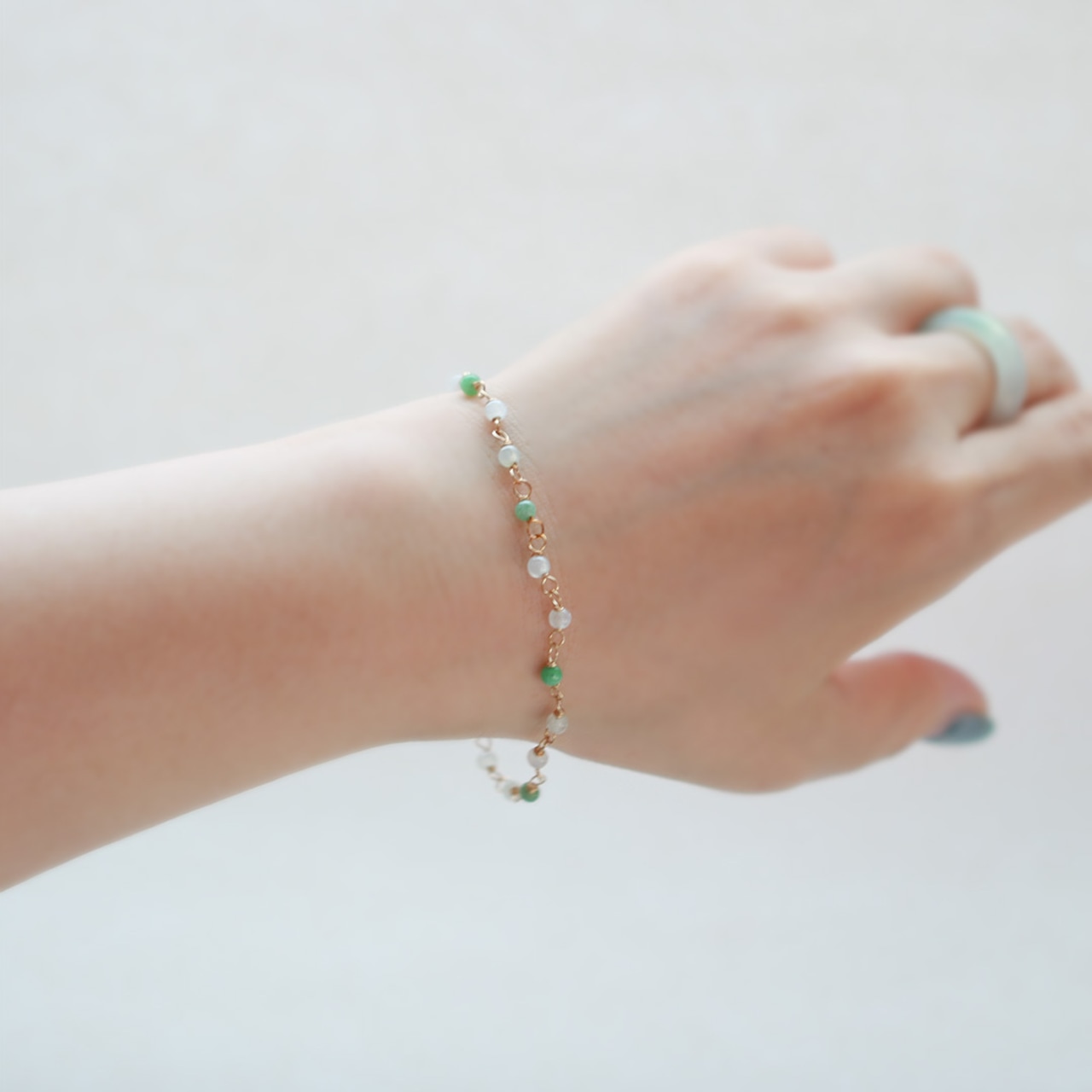 さりげなく翡翠をおしゃれに！   翡翠眼鏡留めブレスレット マルチ jade jadeite A貨翡翠 jd_br1047