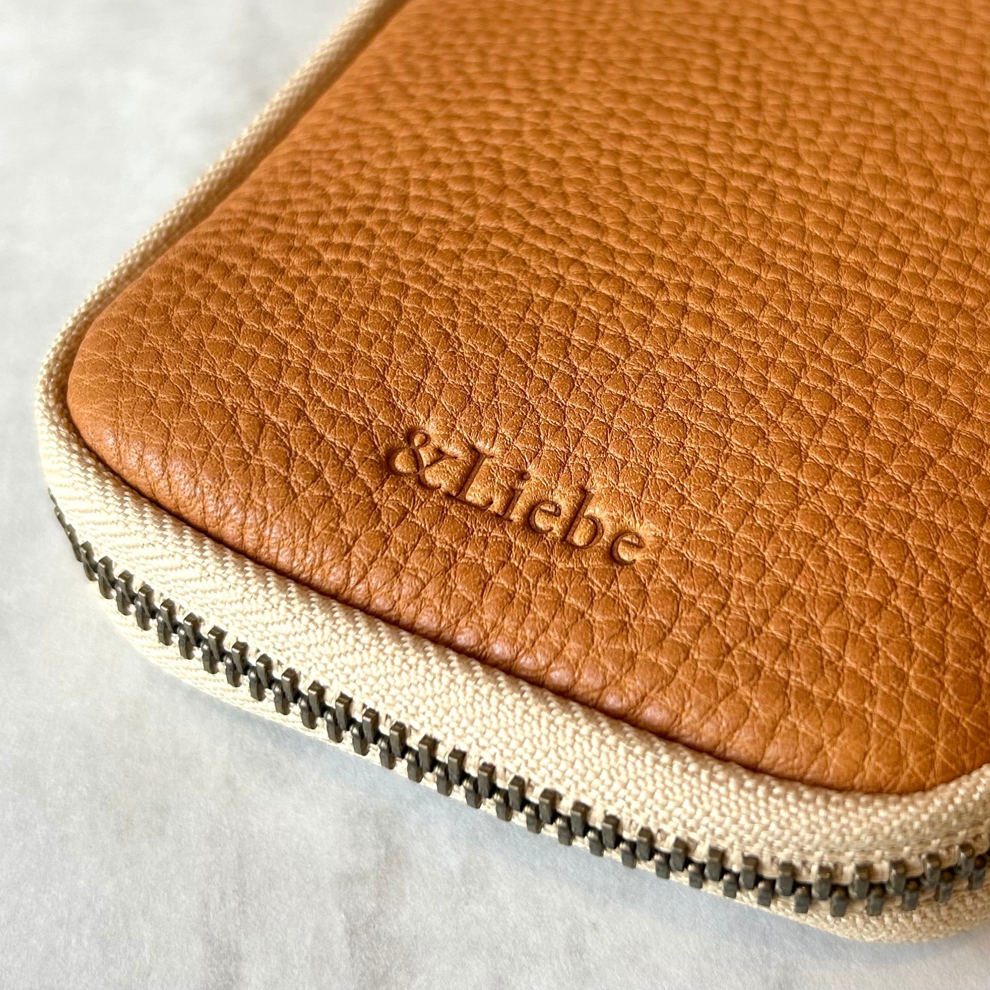 ＆Liebe「文具にこだわる人のジップペンケース（ぺブルヌメ革）」／3本